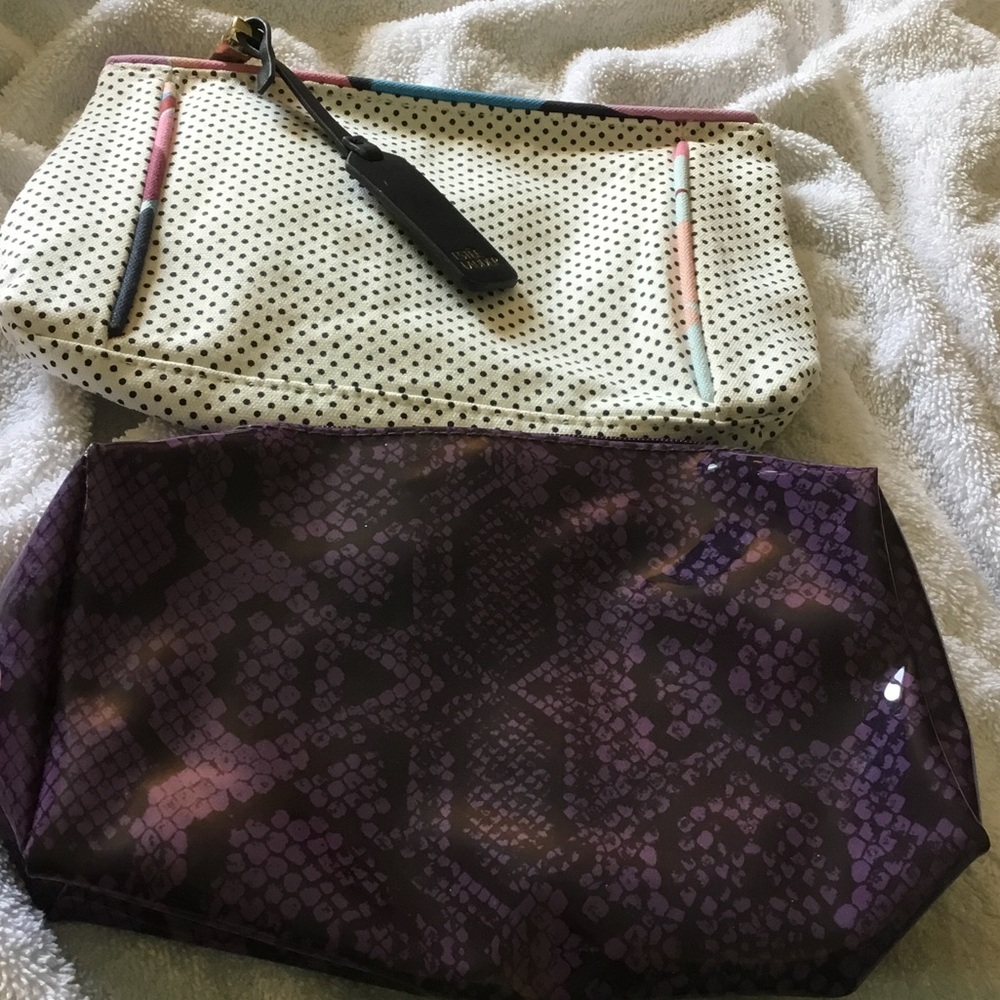 Pair of Estée Lauder zippered cosmetic Bags